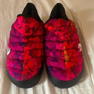 North Face Slippers size 8.  NWOT never worn.  Too big for me